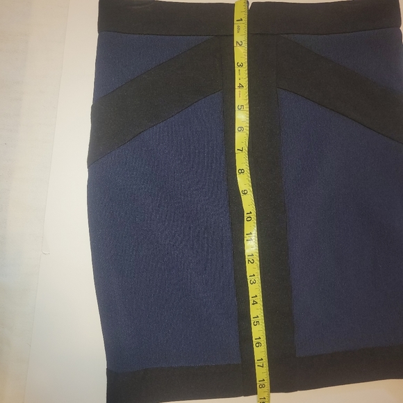 BCBGeneration Classic Short Navy with Black Accent Skirt Size 6 - Picture 5 of 6